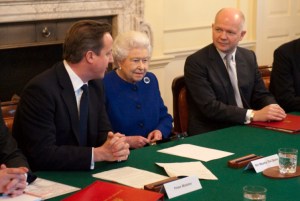 britain_queen_in_cabinet_lon117-2012dec18_121517_161-ay_100044444